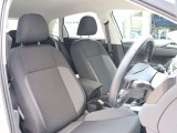 認定中古車保証1年間距離無制限の保証とロードアシスタンスサービスが全車に付帯されています。また、1年間または2年間の延長保証(有償)もご利用いただけます。