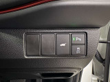 運転席からトランクの開閉などもおこなえます。