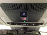【SOSボタン】体調が悪くなったときや、事故に遭遇したとき、あおり運転にあっている時など、緊急時にボタンを押すと緊急サポートセンターにつながり、オペレーターが警察・救急への取次ぎを行います。