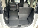 シートを倒すことができます。大きな荷物、ゴルフバックも積めます。上質で広々とした室内だから、みんなが心地よく車内で快適に過ごせます♪
