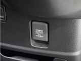 ◆アクセサリーソケット◆ドラレコの電源やスマートフォンの充電等に使用できる便利な電源ソケット!使いやすい場所に装備されています。