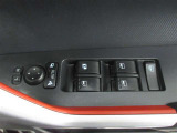 運転席側のパワーウィンドウスイッチです。全ての窓の開閉操作ができます。