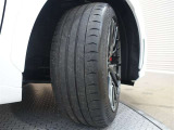 タイヤサイズは235/45R19となっております☆
