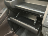 滋賀ダイハツでは、お客様にお気軽にご来店頂けるお店を目指しております!お客様にゆっくりとおくつろぎいただくためにカフェのような居心地の良さで皆様のご来店をお待ちしております。