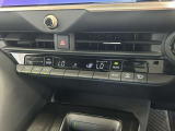 オートエアコンは温度を設定するだけで、自動で風量などを設定してくれます。運転しながら操作も必要ないので、安全性も向上します。