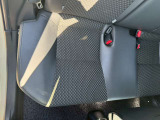 後部座席の後ろのラゲッジスペースは、シートアレンジをしていただくと大きな荷物を載せることができるよう十分なスペースがあります。日常の荷物からお出かけ時とリヤシートの倒し方で様々な使い方があります♪