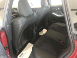 BMWの少し硬めの足回りは車の縦揺れを素早く整えるため、同乗者の方への車酔いにも効果が御座います。