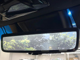【デジタルインナーミラー】後席の大きな荷物や同乗者で後方が確認しづらい時でも安心!カメラが撮影した車両後方の映像をルームミラー内に表示。クリアな視界で状況の確認が可能です!