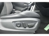 【電動パワーシート】無段階でシートポジションの調整が可能です。運転しやすいベストポジションを見つけて、快適なドライブを楽しんでください。