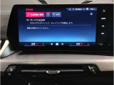 シフトレバー周辺に搭載されたiDrive(ナビのコントローラー)はドライバーの運転姿勢を崩さず、直感的に操作が可能で御座います