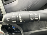雨天時や視界不良時に、快適な運転をサポートします。レバー操作で簡単にワイパーを制御できます。視界を確保し、安全運転を心がけましょう。