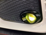 【フォグライト】霧などの悪天候時、自車の位置を示すとともに前方や路肩が見えずらい時、近い位置をワイドに照らしてくれます。