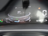 速度に加え、さまざまな車両情報を確認できるメーターです。