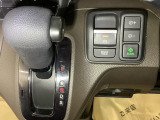 運転席周辺のスマートなレイアウトが、操作のしやすさを実現。快適なドライブをサポートします。