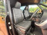 運転席シート廻りは使用感も少なく、良好な状態となっています。丁寧に使われていたことがよくわかりますね。
