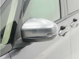 ◆ドアミラーウインカー◆ドアミラーにウインカーを装備しています。対向車に自身の進行方向を合図し安全に運転できます。