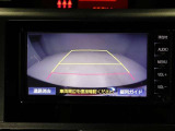 バックモニター装着車は後退時の強い味方です♪車庫入れや縦列駐車の際、後退操作の参考になるガイドラインをナビ画面に表示します。