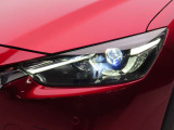 LEDヘッドライトを搭載。夜間の運転も安心です♪