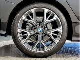 【BMWアロイホイル】軽量かつ強度に拘ったアロイホイル。走行性能ポテンシャルを引き出す設計。車の足元を引き締めてくれる大きなポイントはアロイホイルです。