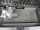トランクアンダーBOXも付いて収納に便利です