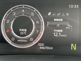 とっても見やすいメーターです。夜間時はラグジュアリーな気分にさせてくれる照明が魅力ですので、夜のドライブも楽しみになりますよ♪