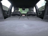●トランクスルー機能は、いざという時の強い味方。車の使い勝手を向上させます。