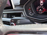 最新鋭の自社整備工場にて、車検・点検は勿論の事、あらゆるご要望にお応えすべく輸入車ディーラーならではの最新のコンピューターシステムとベテランの整備士がバックUP!