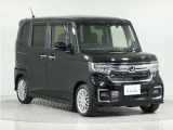 ◆車線維持支援システム(LKAS)◆システムが車線を検知し車が車線の中央付近を維持して走行するようにステアリング操作を支援します。