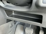 運転席ロアトレイ。