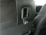 ◆フック◆ちょっとした買い物の袋を吊り下げたり、ゴミ袋を吊り下げられるコンビニフックがあり車内を転がらず便利です!