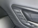 シートメモリー機能装備付きです。シートの位置をそれぞれ記憶しておく事ができるので、ご家族や、複数の方で車を乗られるオーナー様には、便利な機能です。