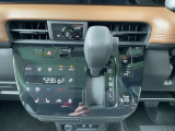「オートエアコン」付き一年中快適な室内を提供!車内温度を設定すると、風量を自動で調節してくれます。さらに前席シートヒーター、ハンドルヒーターつき(^^)/