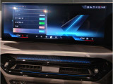 【ⅰドライブナビゲーション】文字情報も鮮明に表示する高解像度カラーディスプレイを採用。視認性に優れた地図デザインと特徴的な建造物を目印にした描写表示で現在位置を把握できます。地図データの更新も可能です