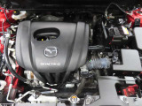 CX-3のエンジンルームです。マツダ正規ディーラーとして、責任を持って整備しお渡しいたします。