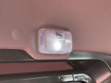 [トランク]トランクにもLEDライトが装備!明るい車内で見やすい☆