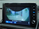 ◆マルチビューカメラシステム◆運転席から見づらい前後左右を、ナビ画面の映像で確認。見通しの悪い交差点や狭い道でのすれ違い、駐車などをサポートします。