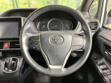 【純正革巻きステアリング】上質な革を使用することで、手にしっかり馴染みとても運転しやすいハンドルです♪