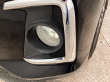 【フォグライト】霧などの悪天候時、自車の位置を示すとともに前方や路肩が見えずらい時、近い位置をワイドに照らしてくれます。