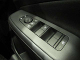 全席パワーウインドウ★運転席はワンタッチで開閉可能です♪