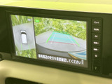 鮮明な地図表示で、スムーズなナビゲーションをサポートします。最新の交通情報も確認でき、安全運転に貢献します。