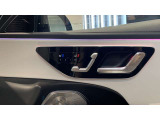 運転席・助手席に[メモリー付パワーシート]と[シートヒーター&シートベンチレーター]を装備。