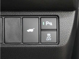 従来のハンズフリーアクセスパワーテールゲート※に、新たに「予約クローズ」機能を採用。クルマから離れるとテールゲートが自動で閉まります。