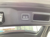 電動テールゲートは、荷物の多い時に便利です。優越感も有ったり・・・。