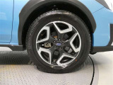 純正のアルミホイール装着車です 純正は車両デザインに合わせてデザインしてありますのでクルマとのデザインマッチングは秀逸です