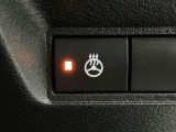 【ステアリングヒーター】寒い日にハンドルをすぐに温められるので非常に便利です。スイッチをオンにすると素早く暖かくなり、カイロのように手を温めてくれます。冷え性の方にもおススメです。