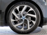 【BMWアロイホイル】軽量かつ強度に拘ったアロイホイル。走行性能ポテンシャルを引き出す設計。車の足元を引き締めてくれる大きなポイントはアロイホイルです。