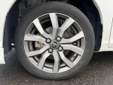 純正アルミホイールです。タイヤサイズは、175/55R15です。