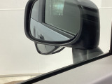 【サイドアンダーミラー】助手席側ドアミラーの下部についております。停車時・発進時などに車両左側の死角になった部分を確認するときに役立ちます。