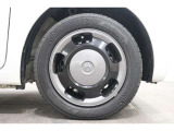 純正のホイールカバーが足元を飾ります!タイヤサイズは155/65R14です。