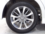 アルミホイールはホンダ純正なので安心!しかも車のデザインにもマッチしています。